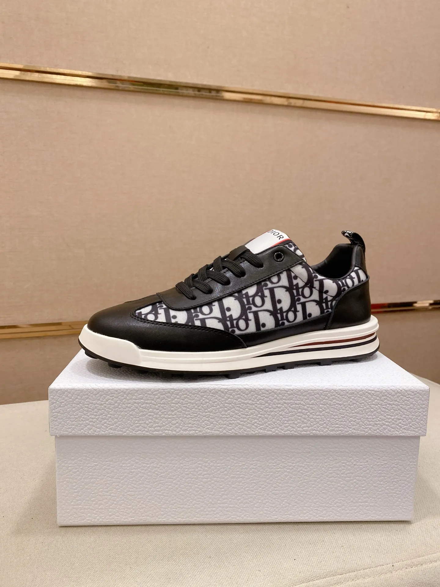 Factory price: 420💰[Dior·Dior] New casual sports style men's shoes, new spring and summer design, perfect workmanship, lace-up lazy style to create wardrobe quality, upper: imported cowhide, sheepskin lining is soft and comfortable, ultra-light TPU wear-resistant outsole, simple, versatile fashion men's shoes, excellent color code number 38--44. (Can be customized for 45 non-refundable)